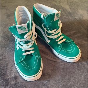 Like NEW Women’s Vans hi-top sneaker, Size 9.5